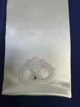 Load image into Gallery viewer, Girls white stretch satin communion gloves -Claddagh design

