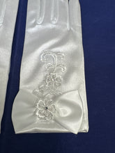 Load image into Gallery viewer, Girls white stretch satin communion gloves 823
