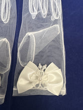 Load image into Gallery viewer, Girls white net with satin bow communion gloves cg757
