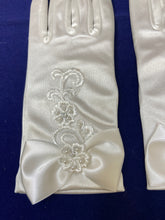 Load image into Gallery viewer, Girls First Holy Communion Gloves - 823
