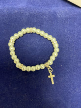 Load image into Gallery viewer, Girls Cross and pearl bracelet.
