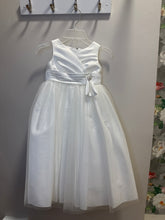 Load image into Gallery viewer, Ivy 70706 flower girl ivory dress
