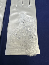Load image into Gallery viewer, Girls white stretch satin communion gloves 777
