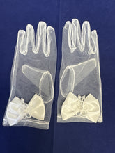 Load image into Gallery viewer, Girls white net with satin bow communion gloves cg757
