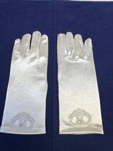 Load image into Gallery viewer, Girls white stretch satin communion gloves -Claddagh design
