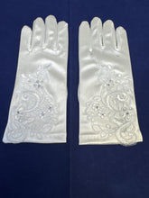 Load image into Gallery viewer, Girls white stretch satin communion gloves 777
